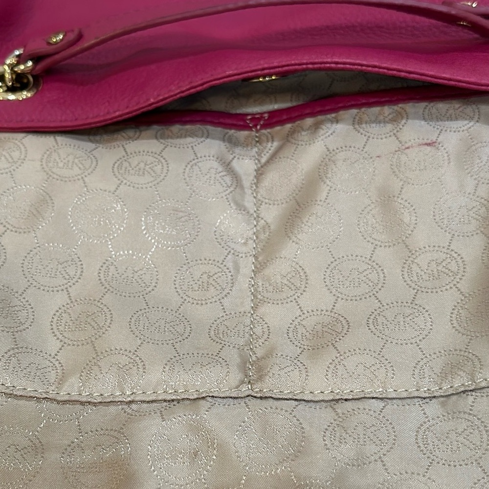 Michael Kors Women's Jet Set Genuine Lether Lain
Shoulder Bag Red/ Rose Pink - Picture 9 of 17